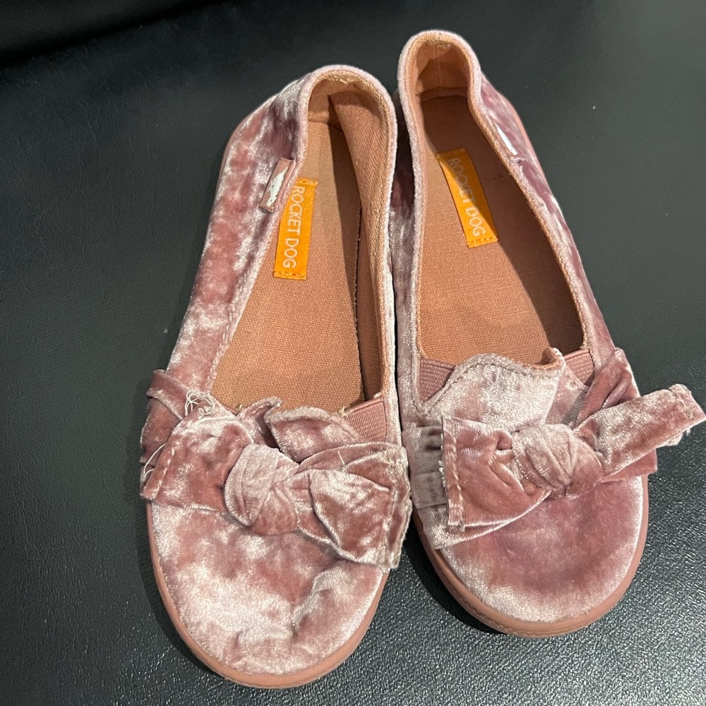 Rocket Dog pink velvet girls flat